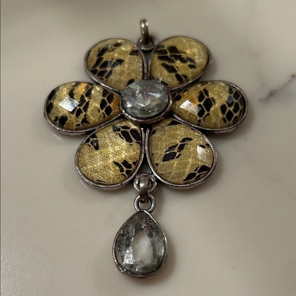 Jewelry - Elegant Gold and Silver Floral Pendant